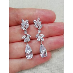 Boucles d'oreilles mariage , zircon , argenté , strass